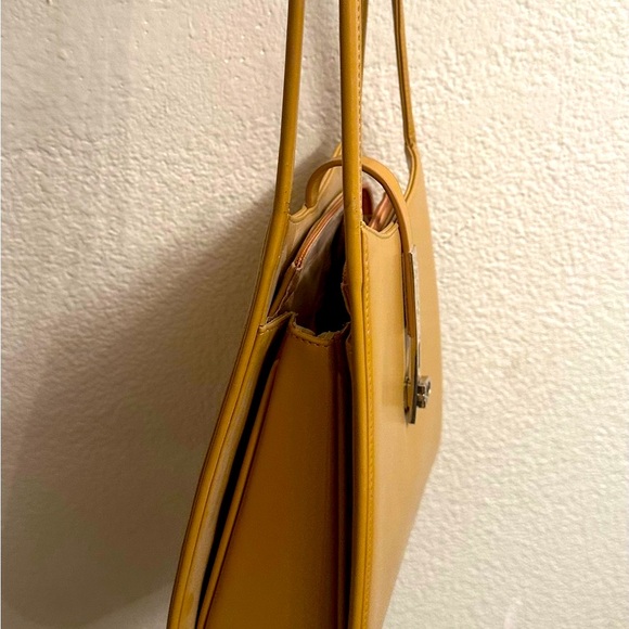 Elegant Tan Handbag - Picture 3 of 8